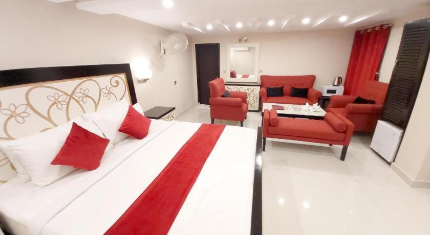 Hotel Mairona Gulberg ラホール エクステリア 写真