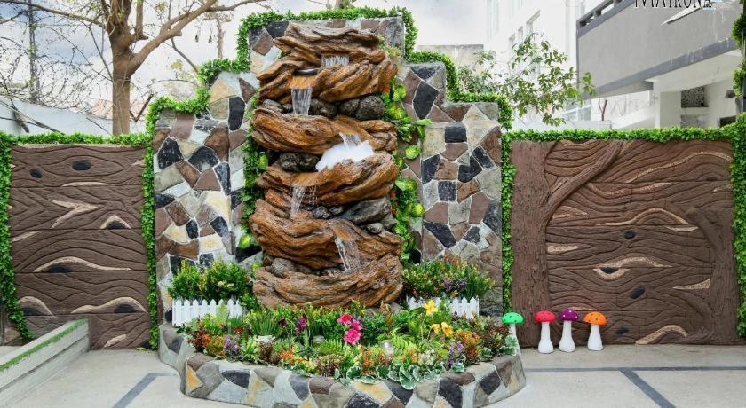 Hotel Mairona Gulberg ラホール エクステリア 写真