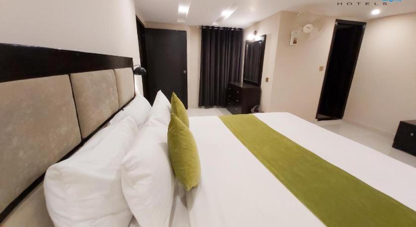 Hotel Mairona Gulberg ラホール エクステリア 写真