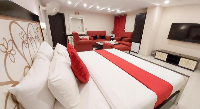 Hotel Mairona Gulberg ラホール エクステリア 写真