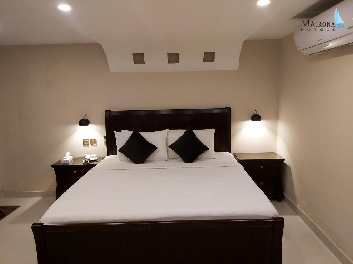 Hotel Mairona Gulberg ラホール エクステリア 写真