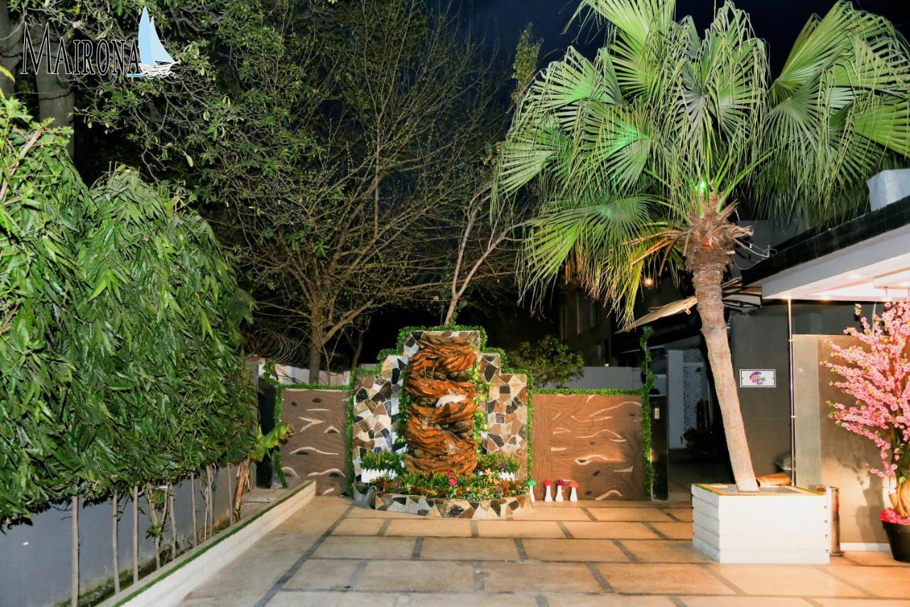 Hotel Mairona Gulberg ラホール エクステリア 写真
